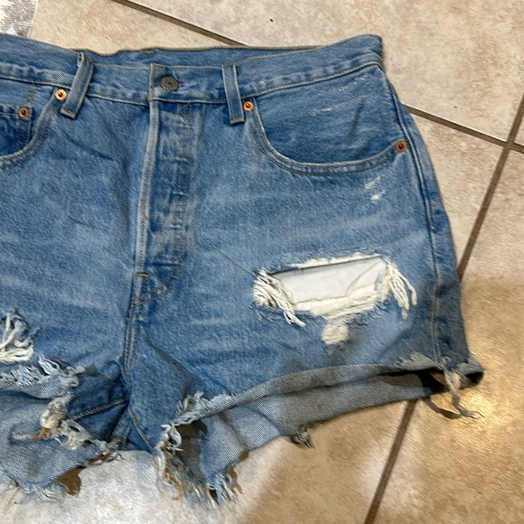 Levi’s 501 Destroyed Denim Shorts 31 Fault Line - Picture 5 of 8